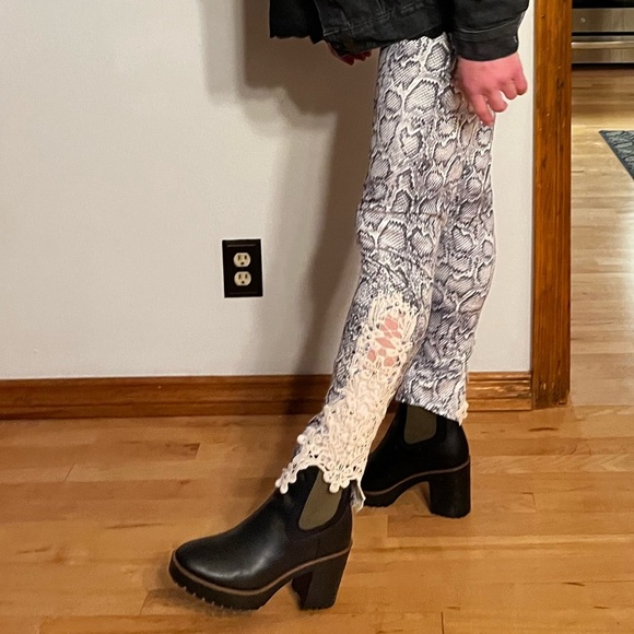 Vocal Apparel Knit Leggings with Snakeskin pattern, crystal and lace. - Picture 8 of 14
